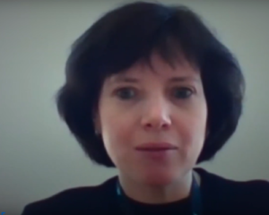 Blue Canoe user speaking positively about how the app improves English pronunciation for ESL learners.